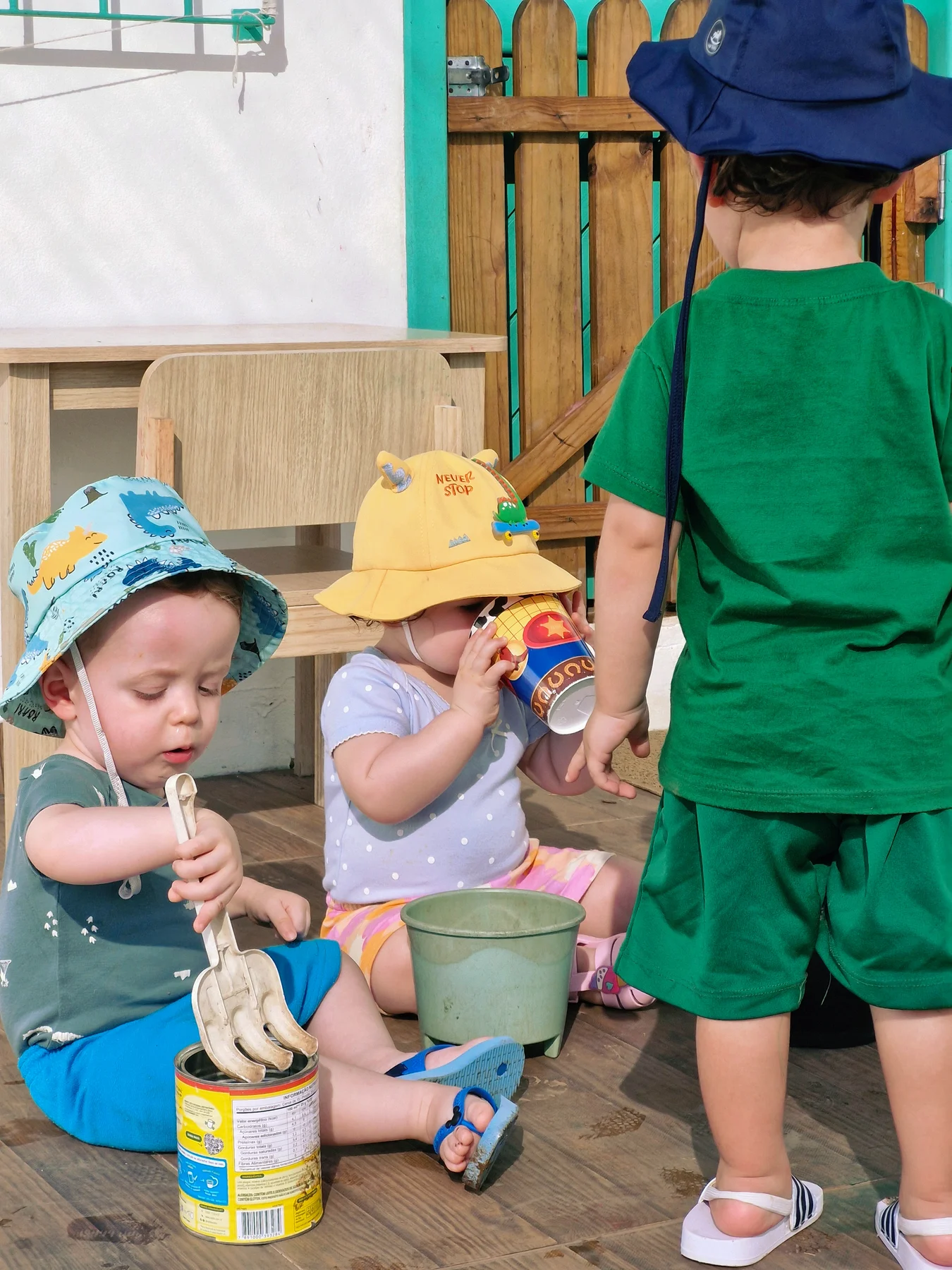 Bebês em uma vivência de leitura na escola